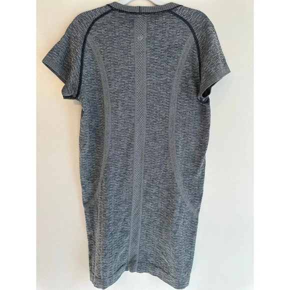 Lululemon Swiftly Tech Shirt Sleeve 2.0 Slim Fit Hip Length Black & White Size 6 - Picture 2 of 4